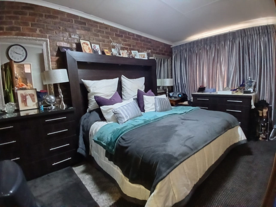 3 Bedroom Property for Sale in Vaalpark Free State